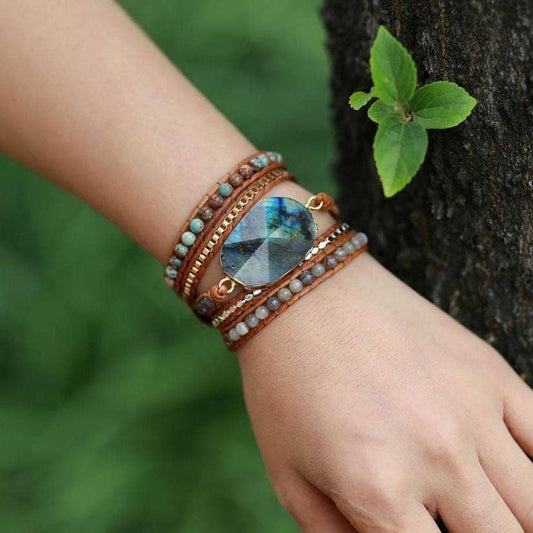 Bracelet en cuir marron, fait main, avec une magnifique labradorite, pierre de protection et véritable éponge aux ondes négatives, idéale pour les soignants et les personnes empathes