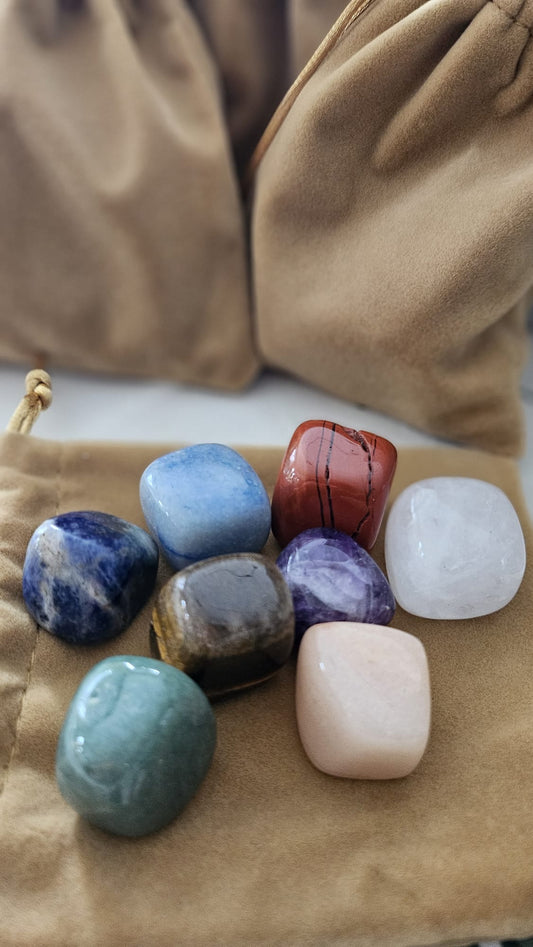 Pochon 7 Chakras – Pierres Roulées 20 à 40 mm (Atelier des Vosges)