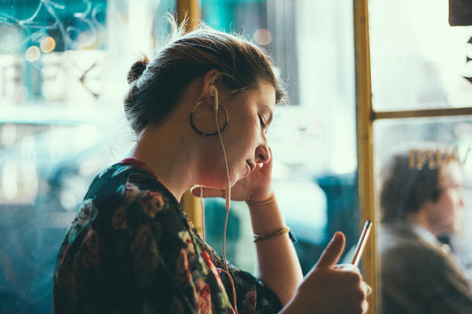 🌸 Se sentir perdue à presque 40 ans : comment transformer cette étape en renaissance grâce aux rituels et aux pierres naturelles ?