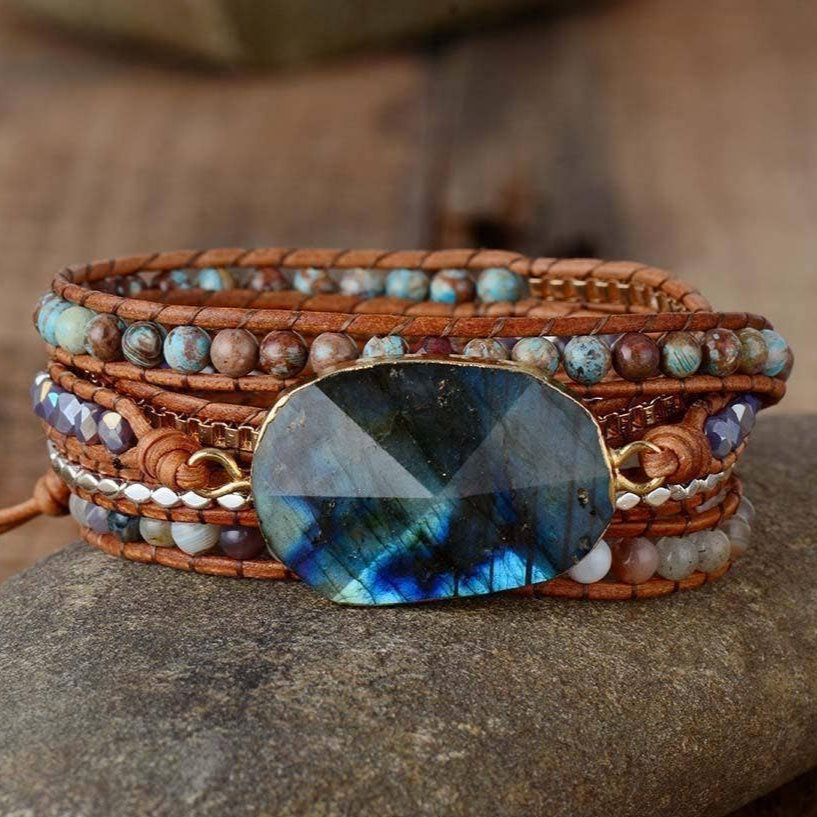Bracelet en cuir marron, fait main, avec une magnifique labradorite, pierre de protection et véritable éponge aux ondes négatives, idéale pour les soignants et les personnes empathes