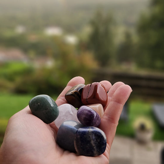 pochon des 7 chakras sous la pluie, arc en ciel, instant magique 